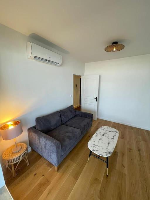 Penthouse / 2 Bedrooms In City Center Of Angers Exteriör bild